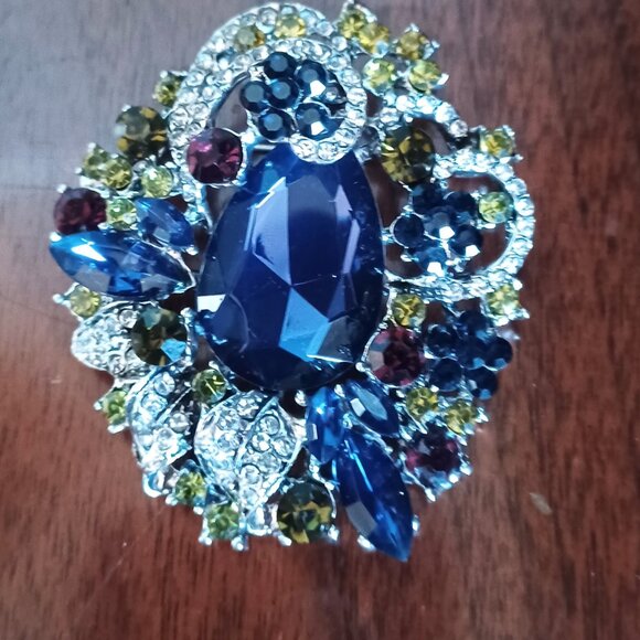 Stunning Rhinestone Brooch - Picture 1 of 4